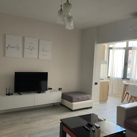 Lacasa-21 Dhjetori Tiranë Luaran gambar