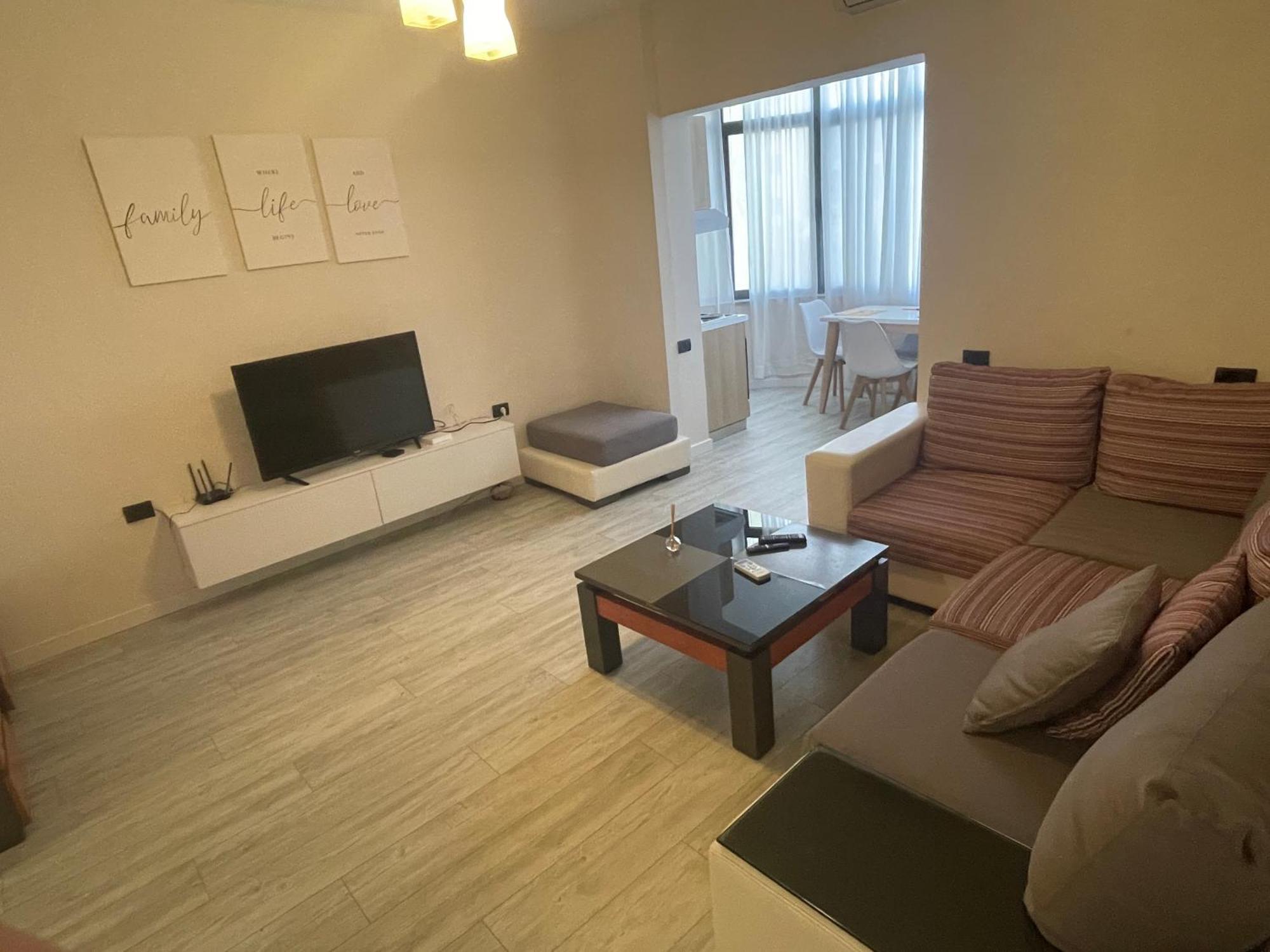 Lacasa-21 Dhjetori Tiranë Luaran gambar